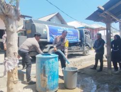 Satlantas Polres Sumbawa Barat Mendistribusikan Air Bersih
