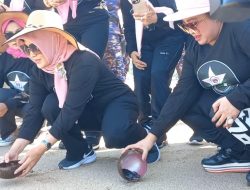 Wakil Ketua Umum Bhayangkari Pimpin Baksos dan Baktikes Mom’s DL’89 di Lombok