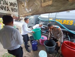 Sat Narkoba Polresta Mataram Bantu Pendistribusian Air Bersih
