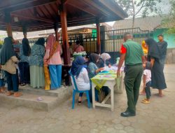 Babinsa Kodim 1615/Lotim Dampingi Petugas Posyandu di Wilayah Binaan