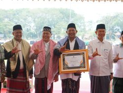 Hari Santri Nasional 2023, Syah Afandin Terima Penghargaan Kepala Daerah Peduli Ponpes
