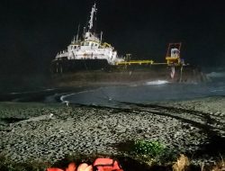 Sebuah Kapal Terdampar di Pantai Swiss Beruntung Tidak Ada Korban