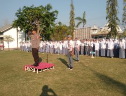 Kapolsek Sumbawa  Berikan Himbauan Saat Pimpin Apel disekolah