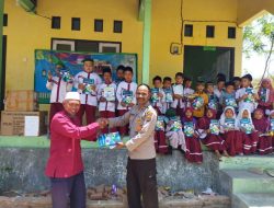 Dukung Literasi, Polres Sumbawa Berikan Bantuan Buku