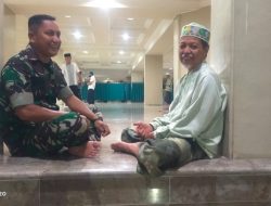 Pastikan lingkungan Aman, Babinsa Patroli Kongkow-kongkow Dengan Warga