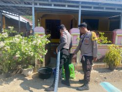 Sat Samapta Polres Sumbawa Barat Distribusikan Air Bersih