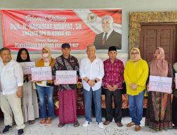 Rachmat Hidayat Bersama Ketua DPC Lobar Salurkan Batuan Senilai 800 juta