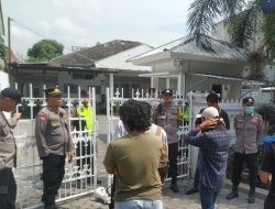 Polsek Mataram Kawal Aksi Unjuk Rasa Di Kantor PT. AMNT