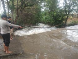 Polsek Praya Tengah Evakuasi Warga Terseret Arus Sungai