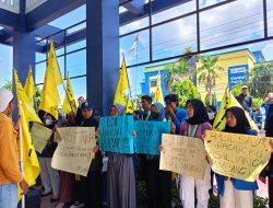 Marak Penambang Asing Ilegal, Puluhan Mahasiswa “PMII” Minta Copot Kepala Imigrasi Sumbawa