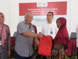 Rachmat Hidayat Serahkan Miliaran Bantuan untuk Masyarakat Lombar