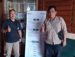 Geliatkan Ekonomi, Profesi Penyadap Pinus di Hutan Cililin Perhutani Bandung Selatan Ampuh Halau Rentenir