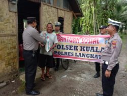 Kapolsek Kuala Berikan Bansos Kegiatan Jumat Berkah Kepada Warga Kurang Mampu