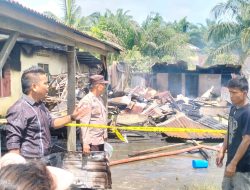 Diduga Akibat Arus Pendek, 3 Unit Rumah Hangus Terbakar di Pangkalan Berandan