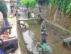 Kodim 1620/Loteng  Bersihkah Saluran Derainase, Antisipasi Banjir