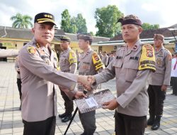 Kapolresta Mataram Berikan Penghargaan Kepada Poling Yang Juara