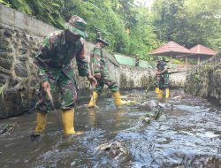 Kodim 1615/Lotim Lakukan Mitigasi Bencana Dengan Bersihkan Sungai