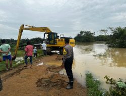 Polsek Indrapura Monitoring Volume Sungai Dalu Dalu