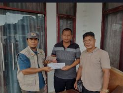 Owner Keripik Cinta dan Wartawan Salurkan Dana Bantuan Korban Kebakaran Rumah Guru RGM Senilai Rp20 Juta ke Baznas Langkat