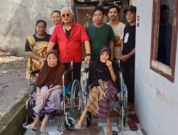 Peringati Hut PDI 51, Rachmat Serahkan Kursi Roda