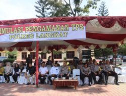 Persiapan Menghadapi Puncak Pemilu 2024, Kapolres Langkat Pimpin Simulasi PAM TPS
