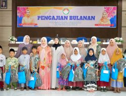 Ny. Uke Faisal Hasrimy Hadiri Pengajian DWP Kab.Langkat Pertamanya 