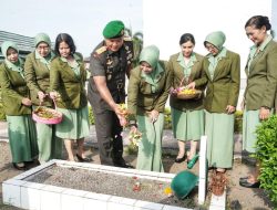 Danrem 162/WB Memimpin Upacara Penghormatan dan Tabur Bunga Untuk Para Pahlawan Saat Ziarah Rombongan