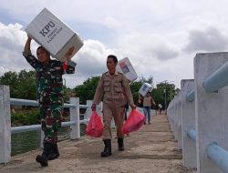 Babinsa Paremas Jerowaru Pastikan Logistik Pemilu Hingga TPS Pulau Terpencil