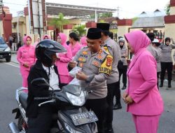 Berbagi di Bulan Ramadhan, Kapolres Sumbawa Bagikan Ratusan Takjil