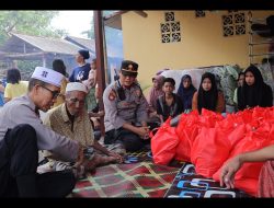 Berkah Ramadhan, Polres Loteng Salurkan Paket Sembako Kepada Masyarakat Di Pujut