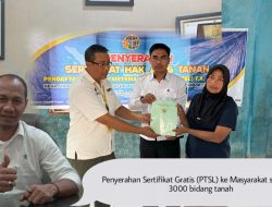 BPN Loteng Serahkan 3000 Sertifikat Gratis ke Masyarakat