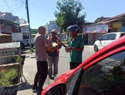 Jumat Berkah, Polres Sumbawa Bagikan Ratusan Nasi Bungkus