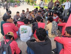 Datangi Mako, Polres Bima Kota Hadapi Massa Aksi Dengan Humanis