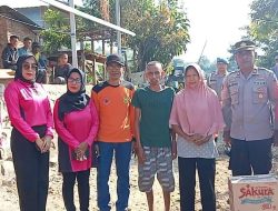 Peduli Korban Kebakaran, Polsek Moyo Hilir Salurkan Bantuan Sosial