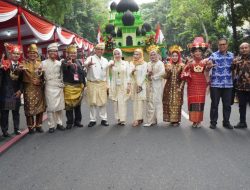 Promosikan Wisata Dan Budaya, Pj. Bupati Langkat Ikut Serta Dalam Parade Mobil Hias di Kota Solo