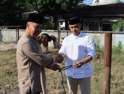 Polres Loteng Salurkan 14 Ekor Hewan Kurban Untuk Masyarakat Kurang Mampu