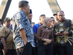 Pj. Bupati Langkat Meninjau Langsung “Titi Besi” Yang Roboh di Batang Serangan