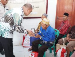 Pj. Bupati Langkat serahkan langsung 122 Paket Sembako bantuan Presiden RI di 3 Kecamatan 