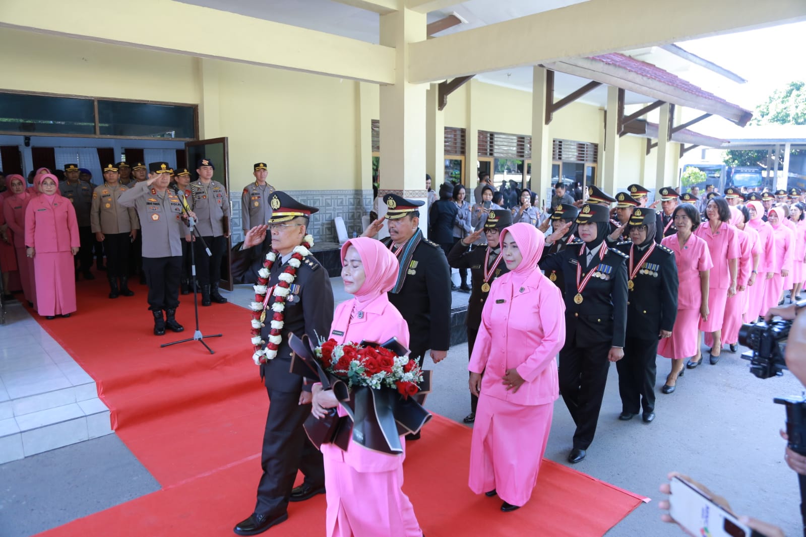 Polda NTB Gelar Wisuda 78 Personil Polri dan ASN Polri Polda NTB Yang Purna Tugas