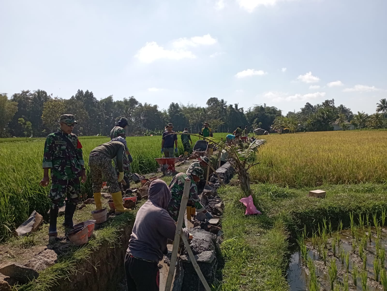 Rangkaian Program TNI Manunggal Membangun Desa (TMMD) ke-121 di Desa Loyok