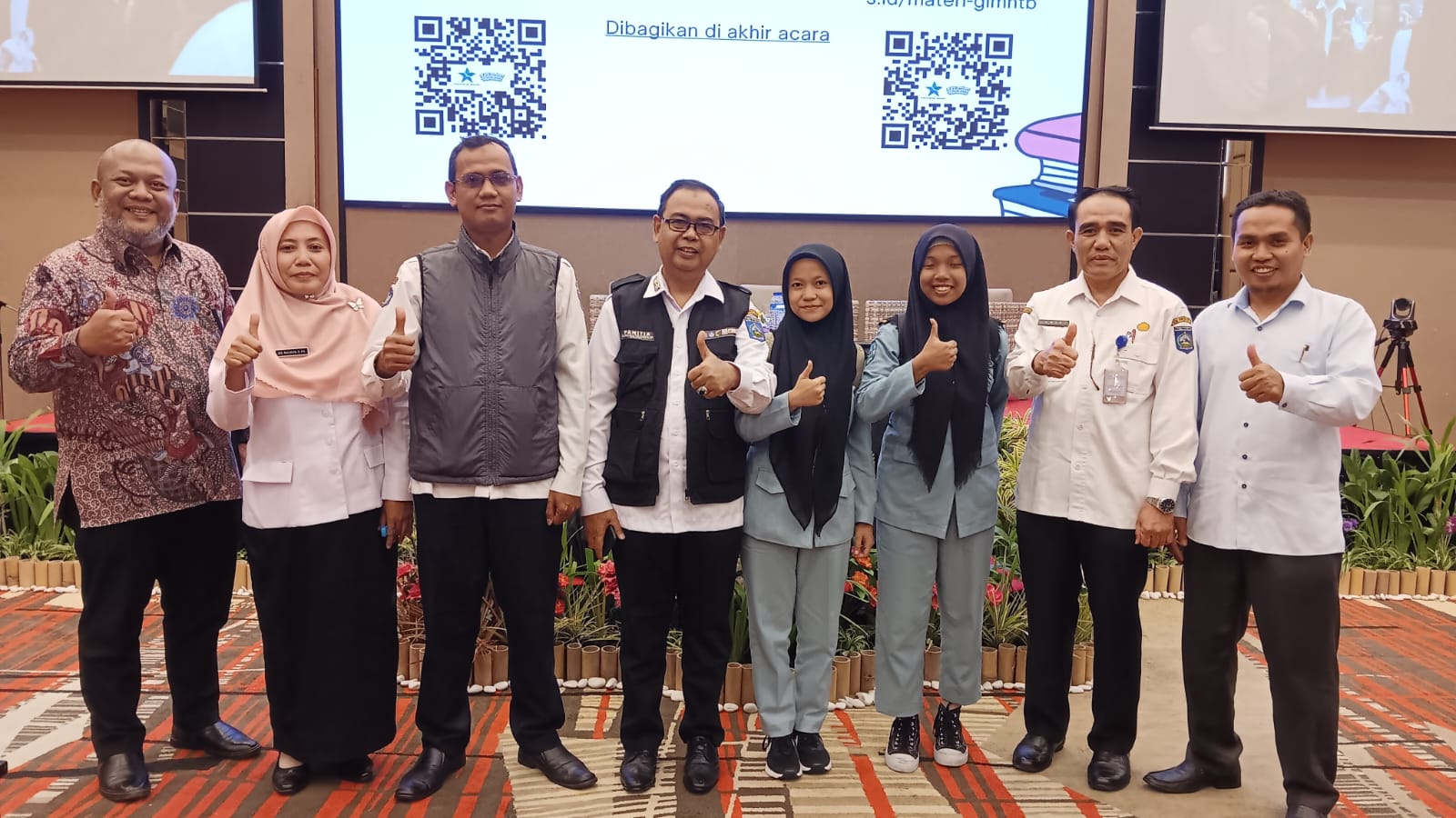 Kepala Perpustakaan Dan Siswa SMKN 3 Mataram Hadiri Acara Gerakan Sepekan 1 Buku