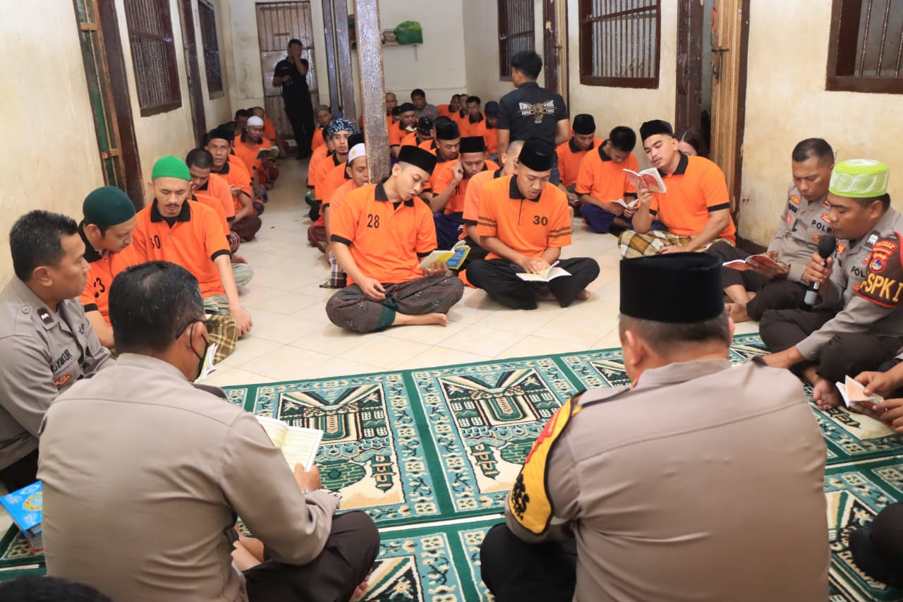 Pimpin Yasinan dan Zikir Dengan Para Tahanan, Kapolresta Mataram Harapkan Berubah Untuk Lebih Baik