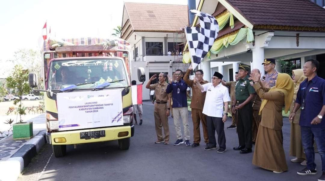 Bupati Sumbawa Serahkan Bantuan CPP tahap Ke III