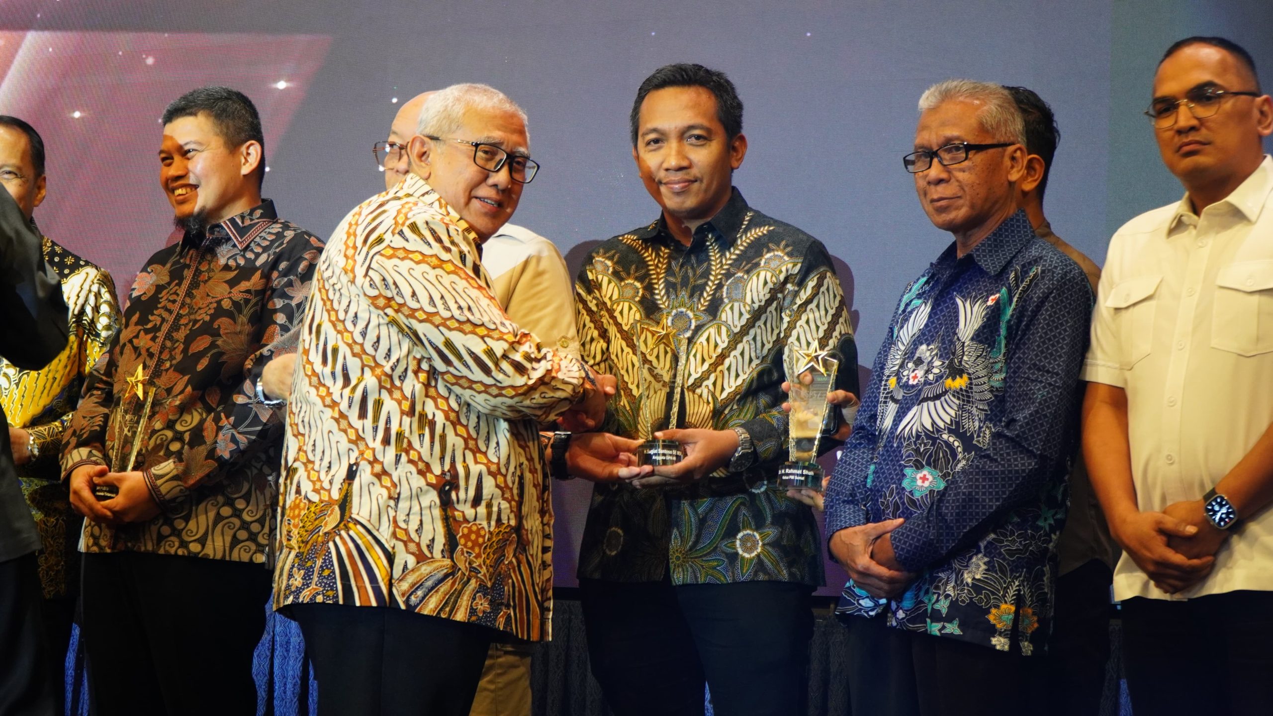Pj Bupati Langkat Faisal Hasrimy Raih Penghargaan “Sahabat Pers Award 2024”