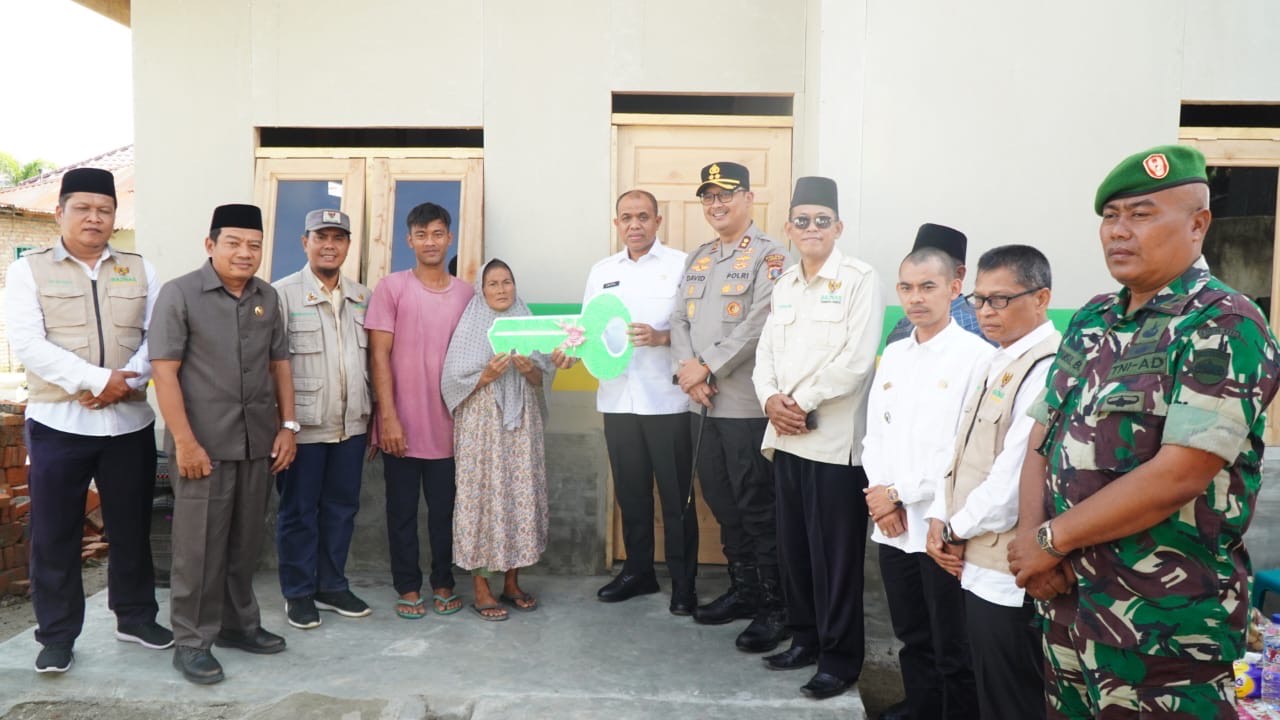 Pj. Bupati Faisal Hasrimy Serahkan Rumah Baru untuk Korban Kebakaran: Bukti Nyata Gotong Royong