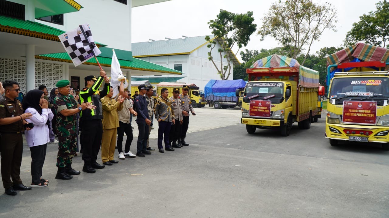 Pemkab dan Polres Langkat Lepas Pendistribusian Logistik Pilkada Sumut dan Langkat 2024
