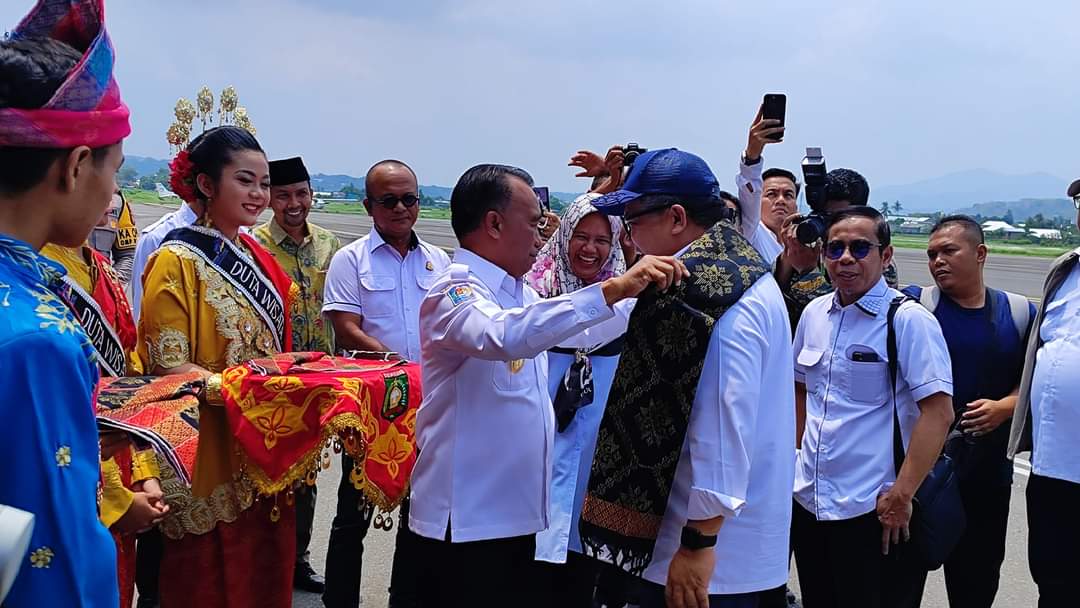 Pjs Bupati Sumbawa Sambut Kedatangan Wamen PKP RI