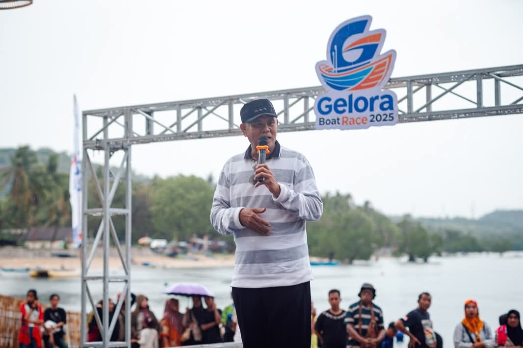 Bupati Jarot Gagas Balap Sampan Berseri