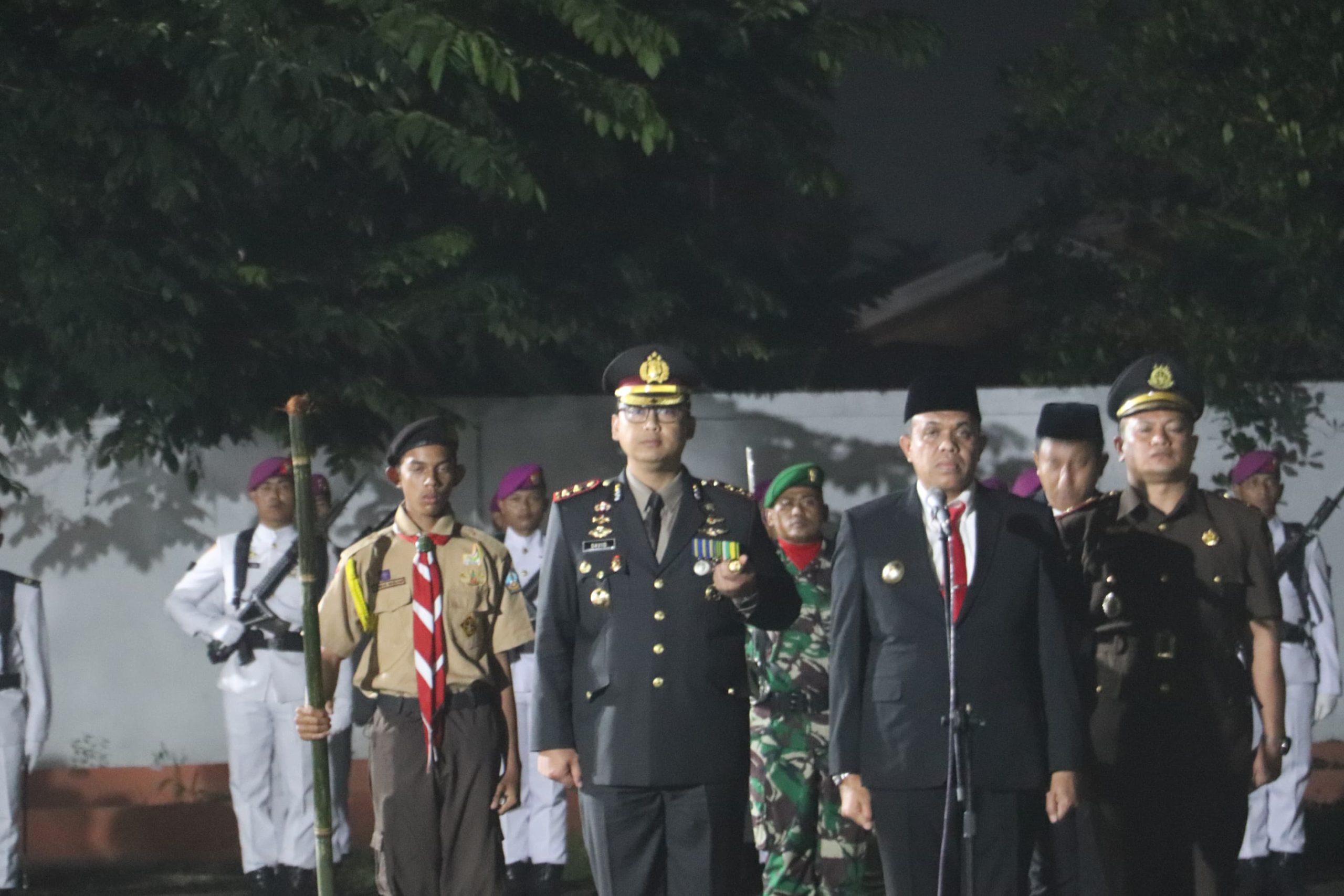Kapolres Langkat Renungan Suci di Taman Makam Pahlawan Pangkalan Brandan 17 Agustus