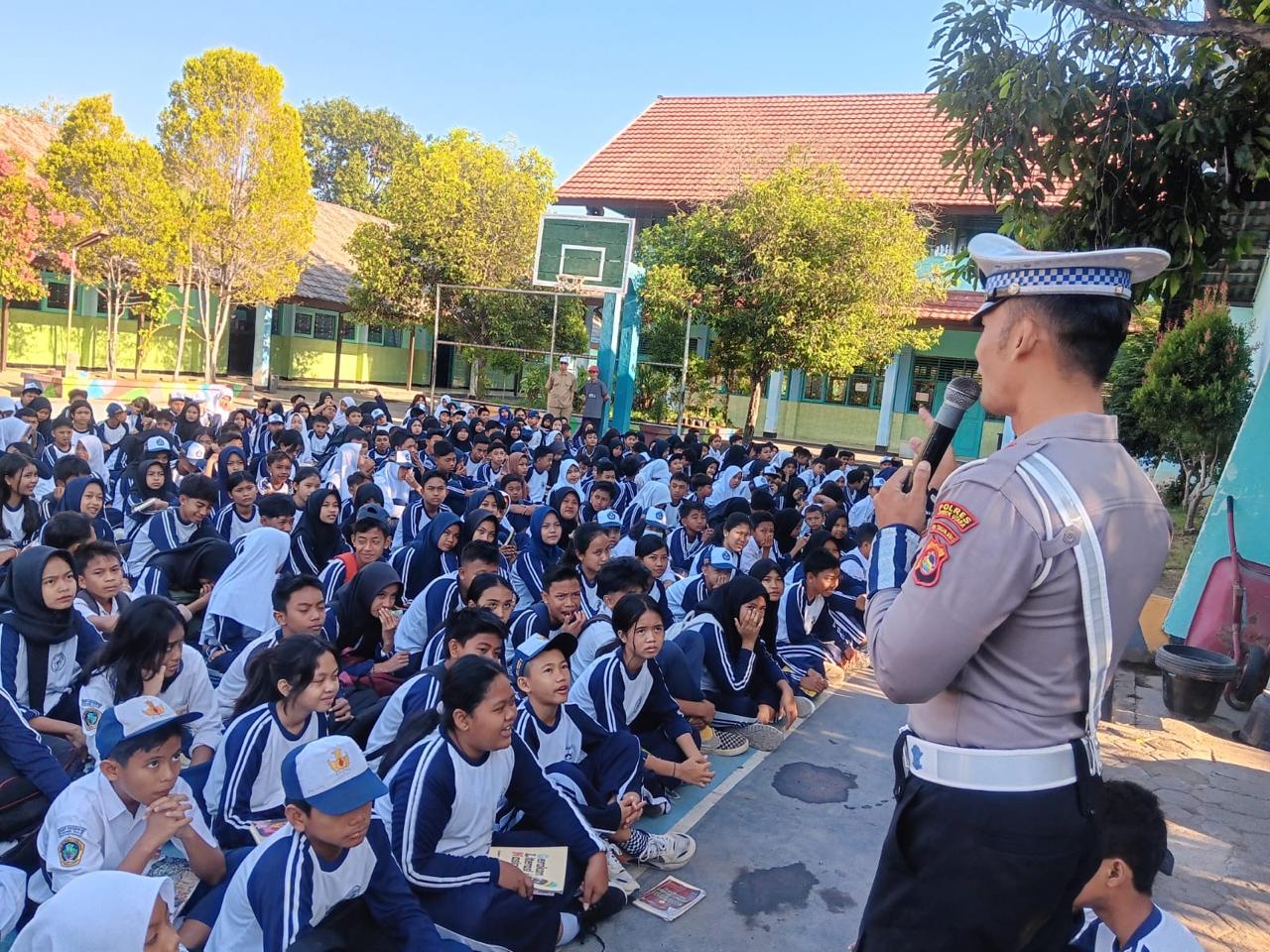 Sat Lantas Lakukan Giat Police Goes To School
